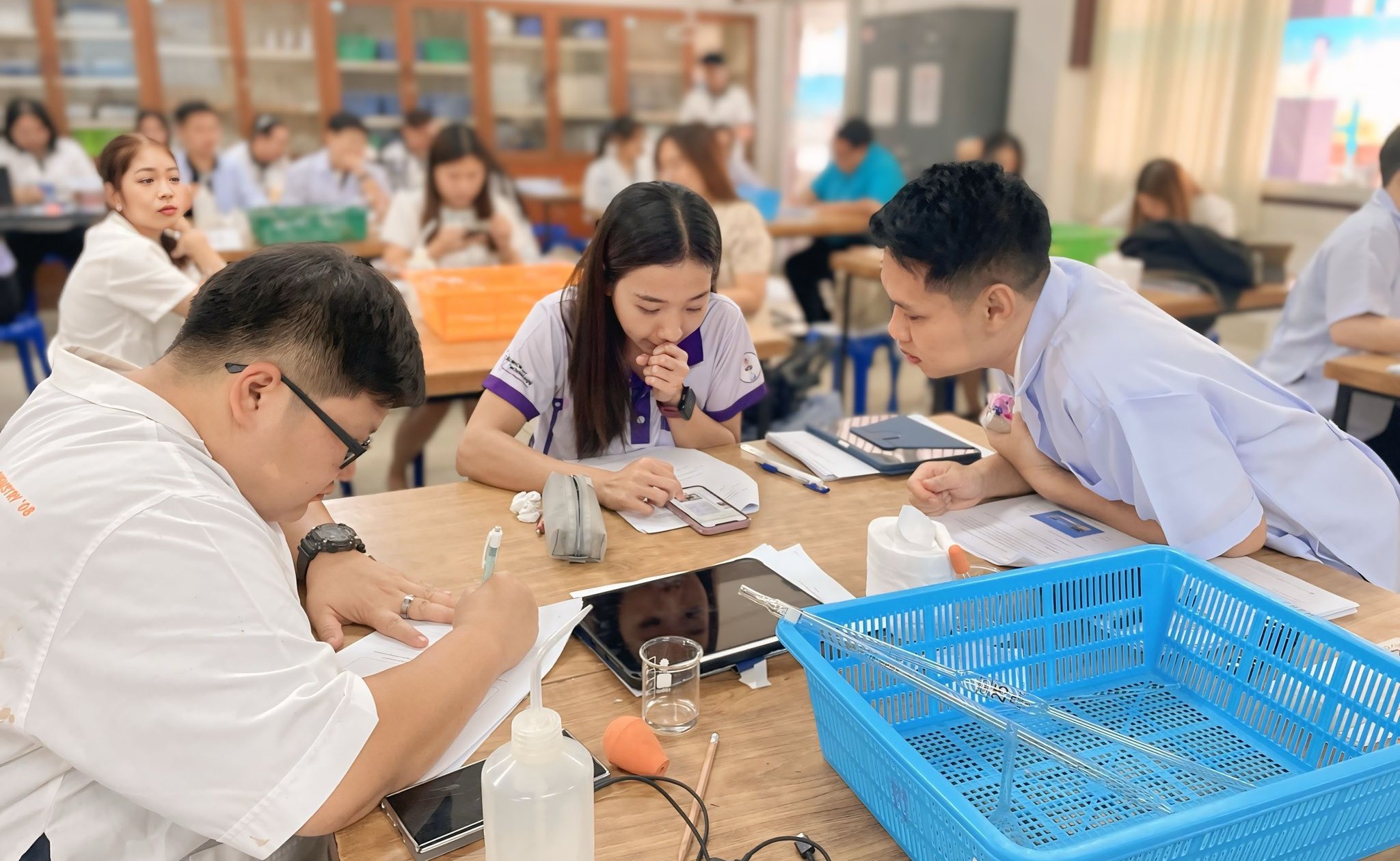 DAY 1 : ภาพบรรยากาศกิจกรรมการอบรม เชิงปฏิบัติการครูและบุคลากรทางการศึกษาในการจัดการ เรียนรู้ตามมาตรฐาน สสวท.